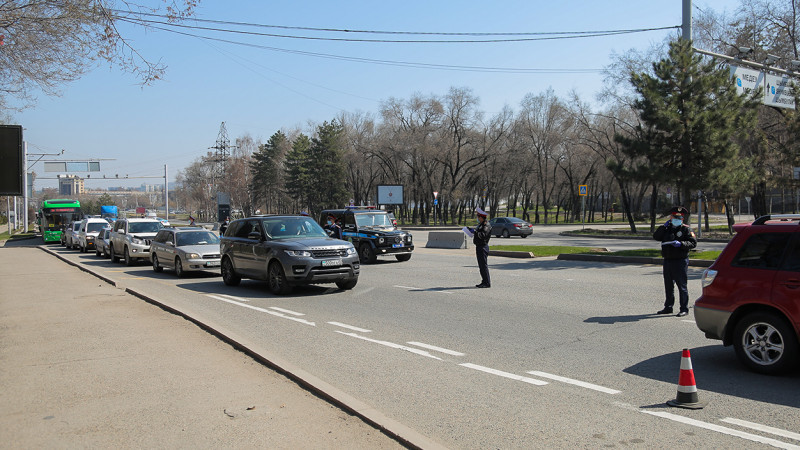 Участок дороги в Алматы станет односторонним