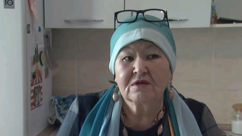 Пенсионерка из Алматы стала звездой YouTube благодаря рецептам казахских блюд