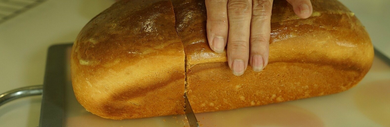 Хлебобулочный комбинат в Алматы ввёл ограничения на продажу хлеба из-за перекупщиков